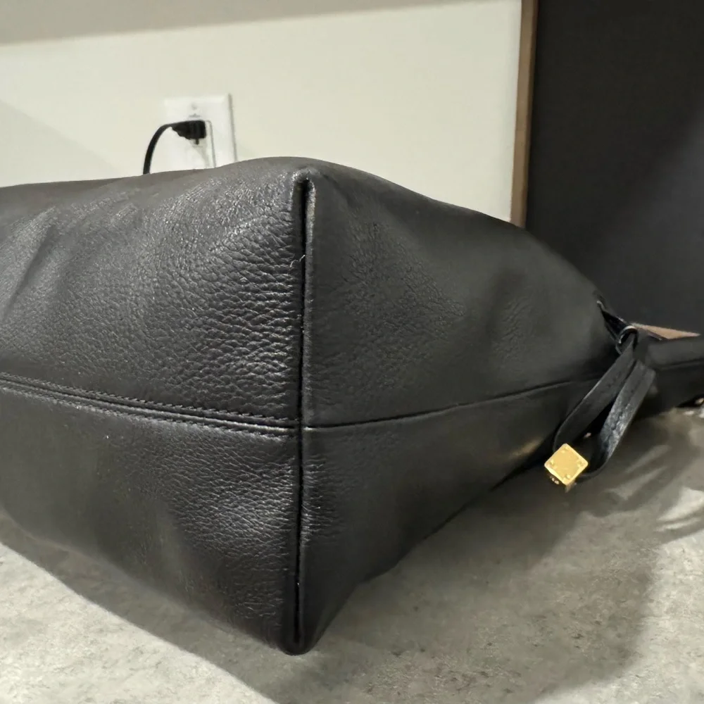 Tory Burch Marion Slouchy Large Black Leather Tote! Excellent Condition!! - Picture 4 of 11